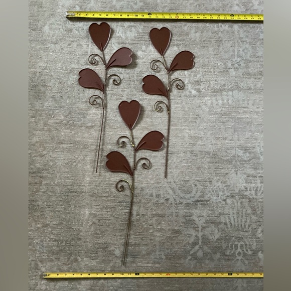 Valentines Decorations-Heart Design Metal Indoor/Outdoor in Red and Pink - Picture 2 of 2